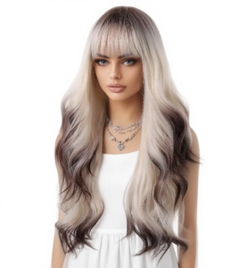 Usine En Gros Long Argent <span class=keywords><strong>Gris</strong></span> Ondulé <span class=keywords><strong>Cheveux</strong></span> Synthétiques Avec Frange Résistant À La Chaleur Blonde Noir Ombre Dégradé pour Les Femmes Usage Quotidien - Product Image 1
