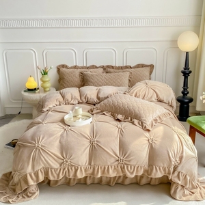 Ensemble de literie en velours de lait perlé, style quatre pièces - Product Image 3