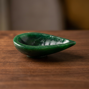 Bol en jade vert sculpté à la main, poli, en forme de larme, porte-bougie Feng Shui Diya, décoration d'intérieur - Product Image 1