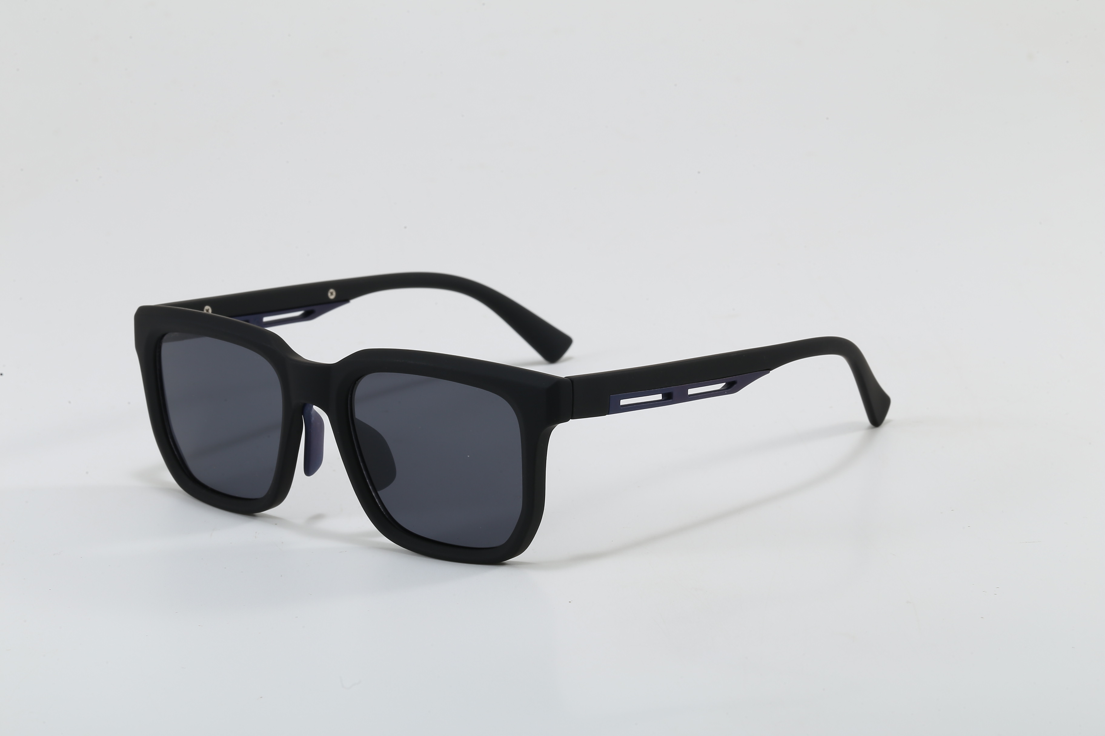 Cadre noir, pièce noire.