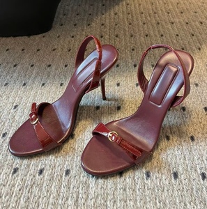 Sandalias de tacón alto de alta calidad con parte superior de cuero brillante, hebillas traseras desmontables, tacones delgados, elegantes zapatos de estilo francés. - Product Image 4