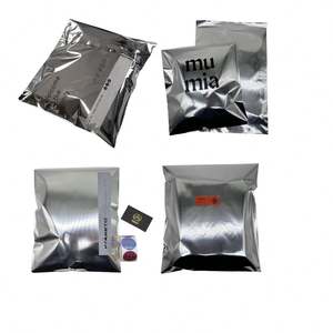 Sac d'expédition en poly aluminium métallisé argent mat avec logo personnalisé pour vêtements, livraison par courrier - Product Image 2