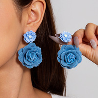 Anting-anting tetesan bunga ganda besar kain untuk wanita anting-anting menjuntai panjang Hari Valentine gaya segar multiwarna