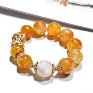 สร้อยข้อมือรักษาสีสำหรับผู้หญิงลายดอกไม้เหงือกสีเหลืองหินธรรมชาติผีเสื้อเกล็ดหิมะ - Product Image 2