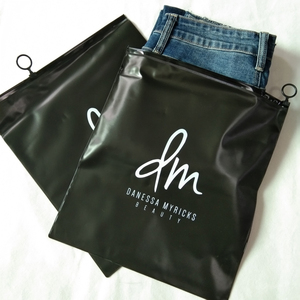 Custom luxury thick black pvc plastic packaging zip lock bag,Black zip lock bag for clothing.