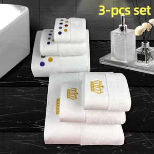 Ensemble de serviettes d'hôtel en gros, ensemble de <span class=keywords><strong>3</strong></span> serviettes de bain en pur coton blanc, adapté aux hôtels, aux B&B et aux spas, logo personnalisable - Product Image 1