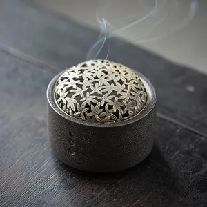 Matt White Matt Black Cone Incense Holder Ceramic Custom Arabic Incense Burner With Alloy Cover