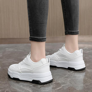 Chaussures plates tendance pour femmes, grande taille, fabriquées en Chine, respirantes, décontractées, blanches, pour étudiantes. - Product Image 5