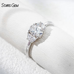 Anillo de Compromiso Clásico de Tres Piedras Personalizado Starsgem, Diamante Cultivado en Laboratorio de Corte Ovalado de 1.1 ct, Color D, Oro Sólido de 18K, Unisex - Product Image 1