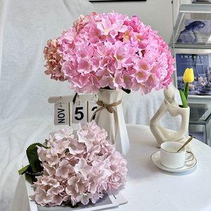 Flores artificiales de hortensia Queyiyi, 5 cabezas, flores de seda de colores primaverales para decoración del hogar. - Product Image 2