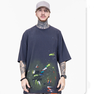 Camiseta de Manga Corta para Hombre HEALY, Personalizada con Pintura de Tinta Difuminada y Letras Estampadas en Caliente, Estilo Retro Casual - Product Image 3
