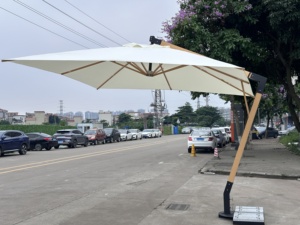 Vente chaude extérieur jardin piscine en porte-à-faux parapluie Parasols forte résistance au <span class=keywords><strong>vent</strong></span> cadre en aluminium forme carrée pour une utilisation à la plage - Product Image 6
