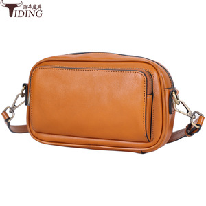 กระเป๋าหนังแท้สะพายข้าง สีน้ำตาลอ่อน สำหรับทุกเพศ พกพาสะดวก ทรงสี่เหลี่ยมแนวนอน ปิดด้วยซิป - Product Image 4