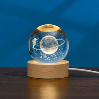 Veilleuse Galaxie Planète en Verre Gravé au Laser 3D, Boule de Cristal avec Base en Bois LED, Lampe de Nuit pour Décoration