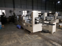 Machine entièrement automatique de fabrication de papier toilette et de rouleaux de papier hygiénique pour serviettes de table, modèle 2025 à bas prix