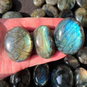 Pietra Palmare <span class=keywords><strong>di</strong></span> Labradorite Naturale del Madagascar, Altamente Lucidata, Cristallo Curativo, Pietra Anti-Stress per Decorazione Casa e Regalo <span class=keywords><strong>di</strong></span> Meditazione - Product Image 2