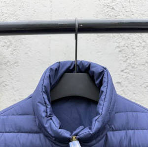 Veste d'hiver matelassée pour homme en gros avec capuche amovible, rembourrage en duvet de haute qualité, extérieur en nylon, coupe-vent en coton - Product Image 2