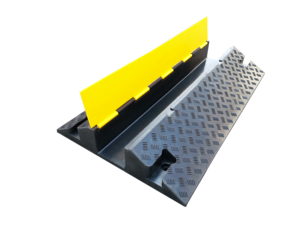 แผ่นยางกันกระแทกสำหรับงานหนัก 3 ช่อง ขนาดใหญ่พิเศษ สำหรับงานเหมือง ทำจากยางรีไซเคิล สีเหลือง+ดำ ใช้สำหรับทางเข้าออก ป้องกันสายเคเบิล ลดความเร็วจราจร - Product Image 1