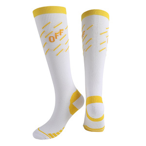 <span class=keywords><strong>Chaussettes</strong></span> <span class=keywords><strong>de</strong></span> compression <span class=keywords><strong>fantaisie</strong></span> KTS107 OEM personnalisées sans MOQ, <span class=keywords><strong>chaussettes</strong></span> longues en coton pour femmes, <span class=keywords><strong>chaussettes</strong></span> <span class=keywords><strong>de</strong></span> yoga et <span class=keywords><strong>de</strong></span> Pilates, <span class=keywords><strong>chaussettes</strong></span> <span class=keywords><strong>de</strong></span> sport - Product Image 6
