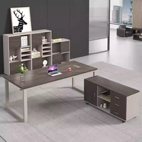 Poste de travail moderne en L avec casiers et tiroirs, équipement de bureau, ensemble complet d'ordinateurs, mobilier de bureau de direction, table