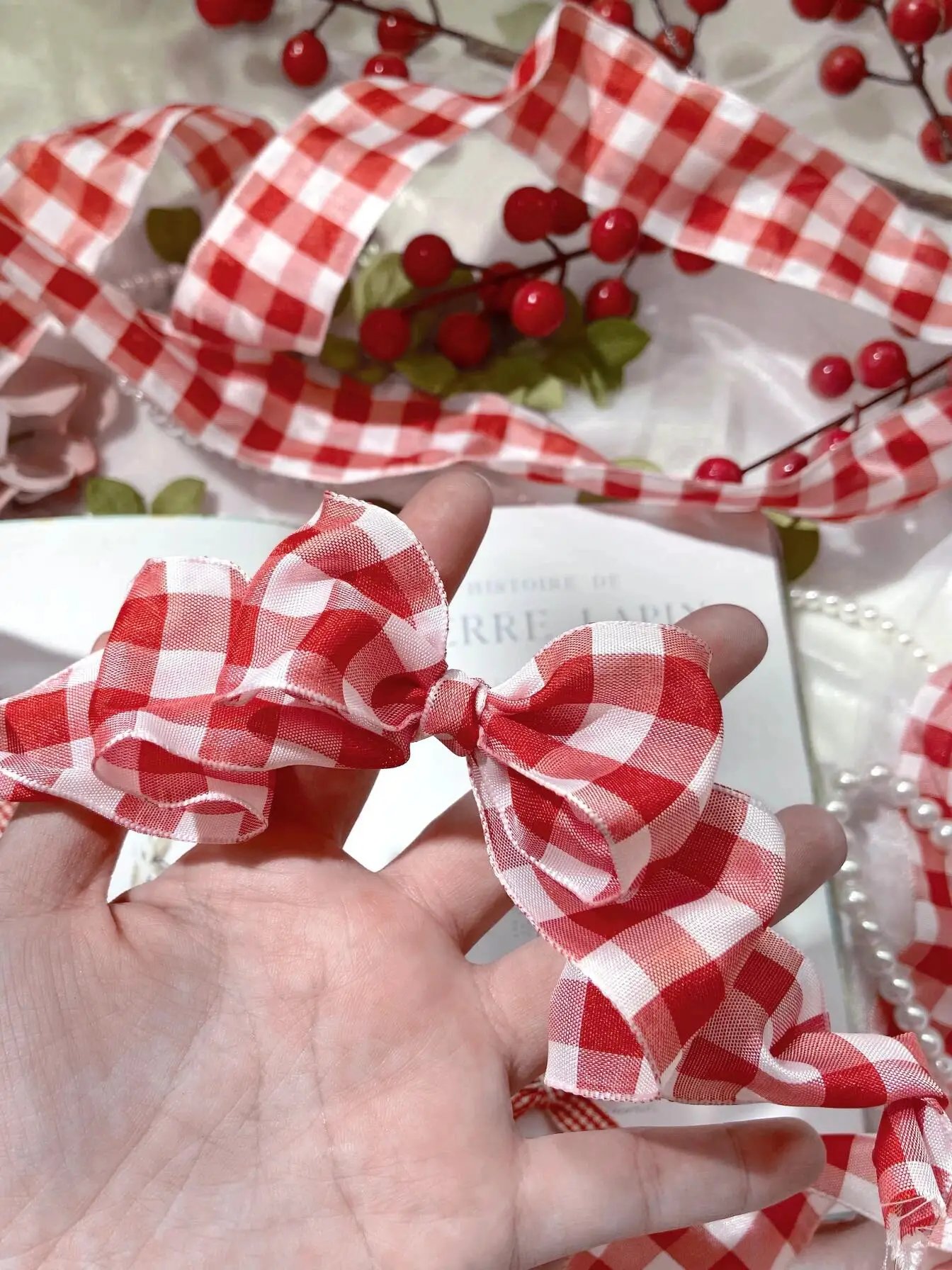 großhandel benutzerdefiniert vorgebundene schleife rot vorgebundenes satinband elastische schleife mit dehnungsschleife für geschenkbox verpackung