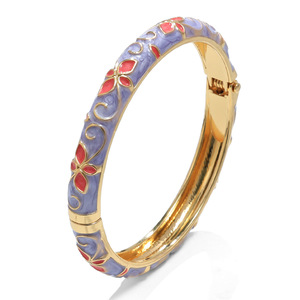 Pulsera de aleación apilable con diseño de trébol de cuatro hojas y flor de cinco hojas, estilo palaciego vintage, con efecto de goteo de aceite y acabado dulce y brillante, para mujer - Product Image 5