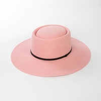 A022003 Nouveau style Chapeau Fedora à large bord rétro 100% en laine Chapeau haut de forme polyvalent et simple avec ceinture de décoration Chapeau haut de forme