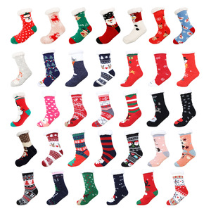 Chaussettes de sol de Noël douces et chaudes en fourrure moelleuse et thermique avec motif de renne de dessin animé - Product Image 6