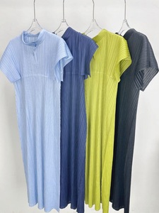 PY 2026 Robe plissée Miyake style élégant, col rond, manches lanternes, longueur genou, froncée, unie, décontractée, style occidental, pour femme, vente en gros - Product Image 6