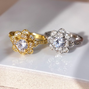 Anillo de compromiso vintage estilo palacio victoriano con flor, circonita central redonda, para mujer, regalo al por mayor - Product Image 1