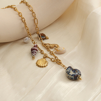 Collier tendance pour femme en acier inoxydable plaqué or PVD 18 carats avec pendentif cœur, coquillage, chaîne à maillons en céramique et imitation perle - Cadeau