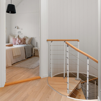 Escalier droit flottant Prima, support invisible personnalisé, marches antidérapantes en chêne, escalier droit pour villa