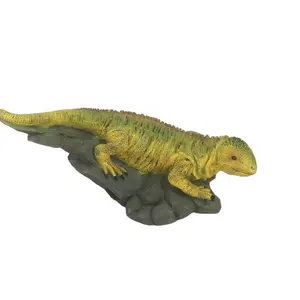 Wholesale Green and Yellow Iguana on a Rock Decorative Reptile Figurine Polyresin Resin