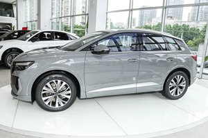 Nouveau SUV électrique <span class=keywords><strong>Audi</strong></span> Q4 <span class=keywords><strong>E</strong></span>-<span class=keywords><strong>Tron</strong></span> Édition Créative, un best-seller - Product Image 6