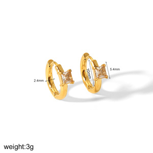 ต่างหูสไตล์ยุโรปอเมริกันหรูหราเบาๆ ทำจากไทเทเนียมสตีลรูปใบโคลเวอร์สี่แฉก ต่างหูแบบติดหูรูปผีเสื้อเคลือบทอง 18k ทำจากสแตนเลสสตีล - Product Image 4