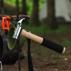 Marteau de camping multifonctionnel avec manche en bois pour tiges de tente et extracteur de clous de bâche - Product Image 4