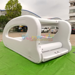 Casa flotante inflable eléctrica, solar y sostenible con motor para juegos acuáticos. - Product Image 6