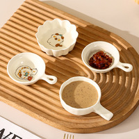 Petite assiette en céramique de couleur crème, style INS, mignonne, à motif de dessin animé, pour sauces et accompagnements, design créatif, motif cœur féminin, vaisselle de table