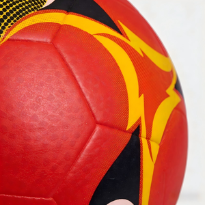 Palloni da Calcio Senza Cuciture Rossi Colorati Misura Ufficiale <span class=keywords><strong>4</strong></span> <span class=keywords><strong>5</strong></span> con LOGO Personalizzato per Allenamento e Partite per Adulti e Bambini - Product Image 2