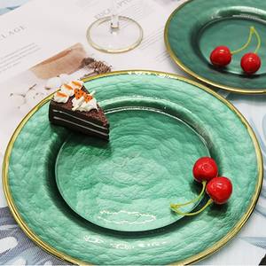 Vente en gros vrac 2023 Cuisine et table Nouvelle <span class=keywords><strong>assiette</strong></span> de luxe <span class=keywords><strong>bleu</strong></span> vert Assiettes de présentation en <span class=keywords><strong>verre</strong></span> vert avec bord doré pour table de mariage - Product Image 4