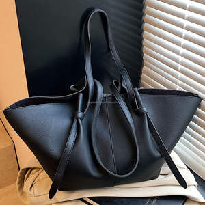 Sac à main décontracté en cuir PU tendance de haute qualité avec fermeture à glissière et chaînes, imperméable, pour femmes - Product Image 2