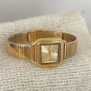 Reloj de Metal Cuadrado Clásico con Logotipo Personalizado, Reloj de Cuarzo Dorado Pequeño Vintage para Mujer - Product Image 5