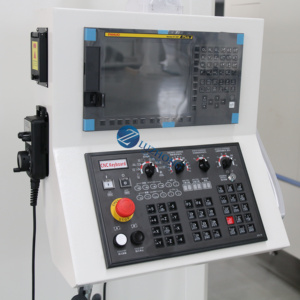 Machine de fraisage CNC à 5 axes VMC1060 de Chine - Product Image 3