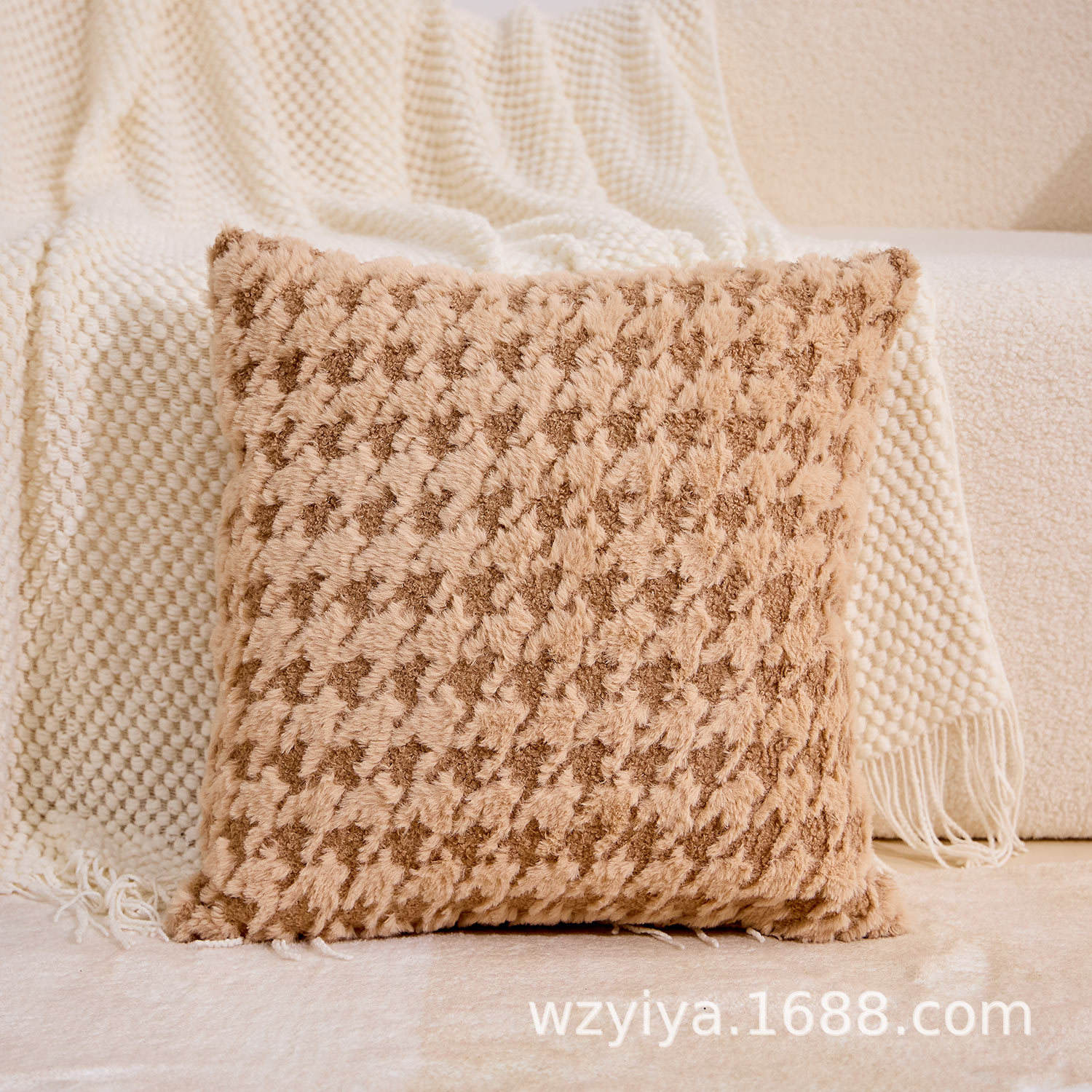 น้ำตาลอ่อน