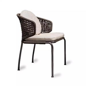 Ensemble table et chaises de jardin en rotin d'extérieur 4 places, design contemporain imperméable pour terrasse ou cour - Product Image 3