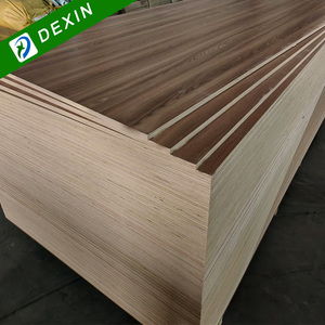 Panneau contre-plaqué mélaminé résistant à l'eau, personnalisable, contre-plaqué, bois laminé combi 18mm pour la cuisine - Product Image 1