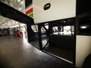 Autobús diésel Zongtong de 75 asientos: combina comodidad de nivel de vehículo eléctrico, <span class=keywords><strong>ancho</strong></span> total de 2600mm y altura total de 3950mm - Product Image 3