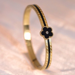 Bestseller 18K Vergoldetes Zirkon Fünfblättriges Kleeblatt Edelstahl Armreif Armband Damenschmuck - Product Image 3