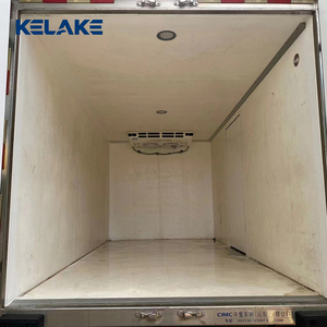 Le camion frigorifique Isuzu de 4 tonnes est une fourgonnette frigorifique compacte utilisée pour le transport de viande, de légumes et de fruits surgelés. - Product Image 3