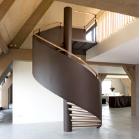 Kupfer-Akzente Wendeltreppe für Luxus-Esszimmer, Villa, Hotel, Apartment, Handgefertigte Schmiedeeiserne Treppe mit Sicherheitsgeländer